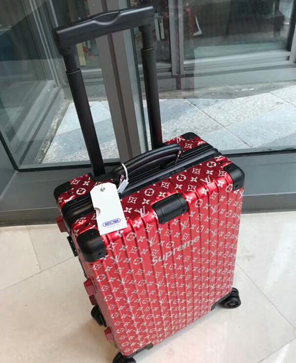 Louis Vuitton × Supreme × RIMOWA  スーパーコピー トパーズ 4輪 33L マルチ レッド IATA シルバー 8103003